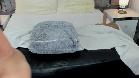 EMMA HILL online show from 8, 2, 2025