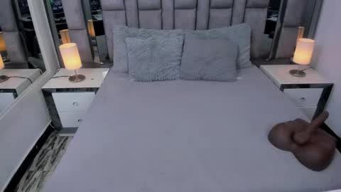 EMMA HILL online show from 28, 9, 2025