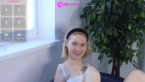 Snapshot of emmalarkins chatting on 14, 10, 2025 Emma online show from 14, 10, 2025