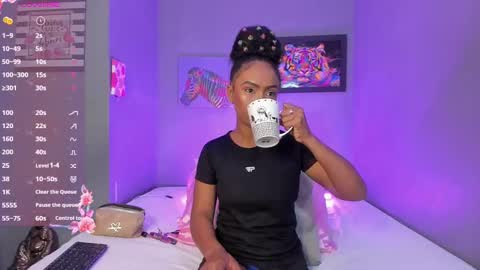 Snapshot of emmasmith06 chatting on 16, 10, 2025 Emma online show from 16, 10, 2025