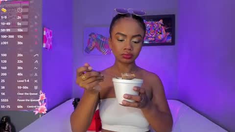 Snapshot of emmasmith06 chatting on 22, 10, 2025 Emma online show from 22, 10, 2025