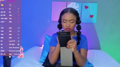 Snapshot of emmasmith06 chatting on 12, 11, 2025 Emma online show from 12, 11, 2025