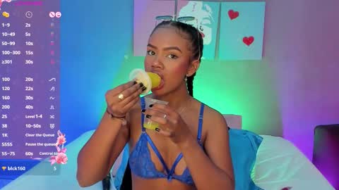 Snapshot of emmasmith06 chatting on 19, 11, 2025 Emma online show from 19, 11, 2025