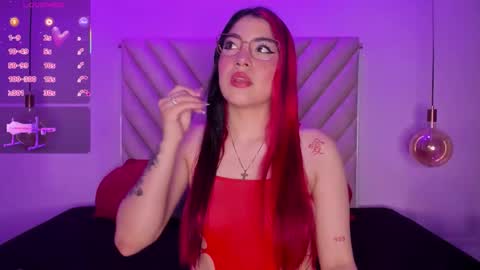 Snapshot of emmaswift1 chatting on 28, 10, 2025 Emma online show from 28, 10, 2025