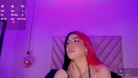 Snapshot of emmaswift1 chatting on 17, 11, 2025 Emma online show from 17, 11, 2025