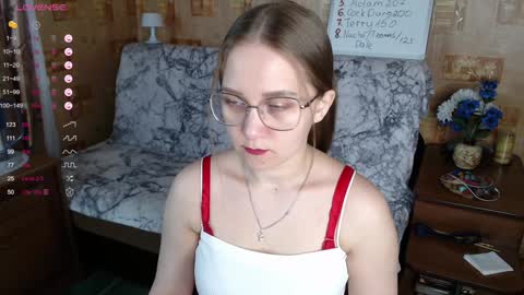 Snapshot of emmatiny chatting on 7, 12, 2024 Mia online show from 7, 12, 2024