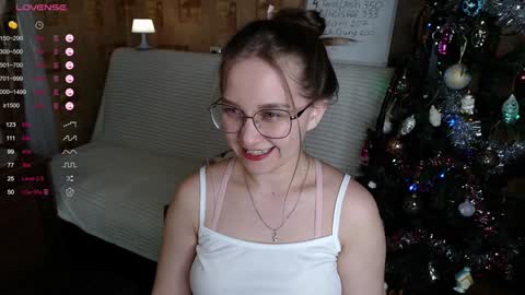 Snapshot of emmatiny chatting on 19, 12, 2024 Mia online show from 19, 12, 2024