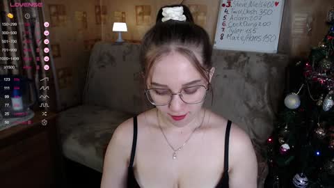 Snapshot of emmatiny chatting on 5, 1, 2025 Mia online show from 5, 1, 2025