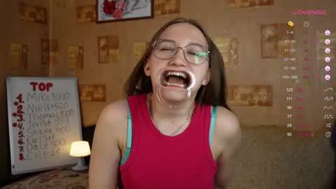 Snapshot of emmatiny chatting on 5, 3, 2025 Mia online show from 5, 3, 2025