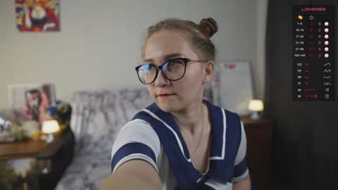 Snapshot of emmatiny chatting on 27, 9, 2025 Mia online show from 27, 9, 2025