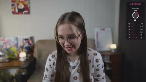 Snapshot of emmatiny chatting on 16, 10, 2025 Mia online show from 16, 10, 2025