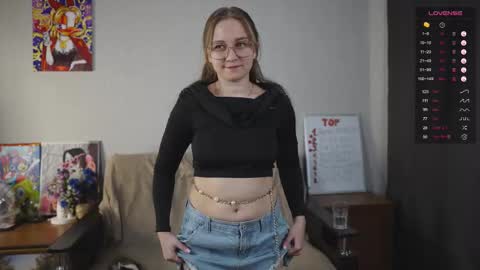 Snapshot of emmatiny chatting on 22, 10, 2025 Mia online show from 22, 10, 2025