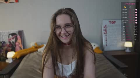 Snapshot of emmatiny chatting on 13, 11, 2025 Mia online show from 13, 11, 2025