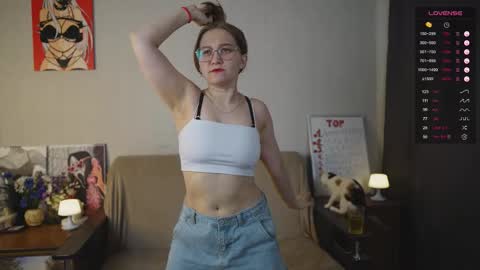 Snapshot of emmatiny chatting on 4, 12, 2025 Mia online show from 4, 12, 2025