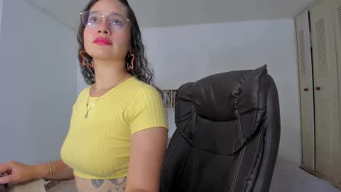 Emma Torres online show from 23, 12, 2024