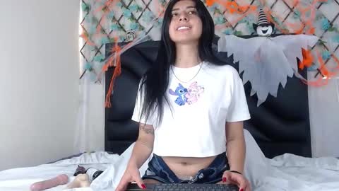 Snapshot of emmawillliams chatting on 22, 10, 2025 Emma online show from 22, 10, 2025