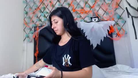 Snapshot of emmawillliams chatting on 1, 11, 2025 Emma online show from 1, 11, 2025