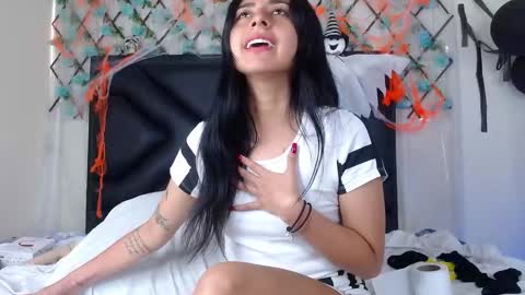 Snapshot of emmawillliams chatting on 3, 11, 2025 Emma online show from 3, 11, 2025