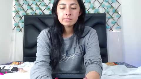 Snapshot of emmawillliams chatting on 9, 11, 2025 Emma online show from 9, 11, 2025