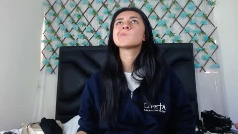 Snapshot of emmawillliams chatting on 16, 11, 2025 Emma online show from 16, 11, 2025