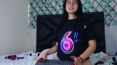 Snapshot of emmawillliams chatting on 26, 11, 2025 Emma online show from 26, 11, 2025