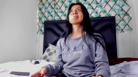 Snapshot of emmawillliams chatting on 4, 4, 2026 Emma online show from 4, 4, 2026