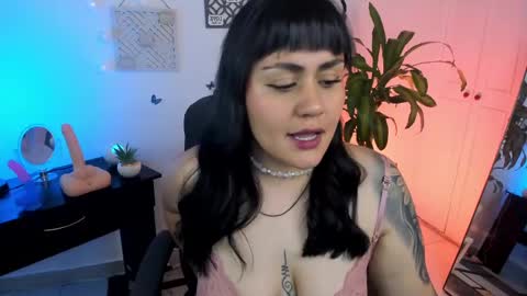 Snapshot of emmax_x chatting on 1, 2, 2025 EMMA online show from 1, 2, 2025