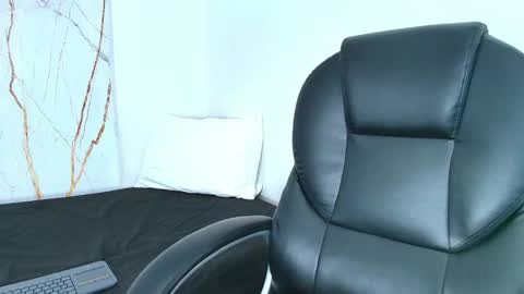 Snapshot of emmie_wood1 chatting on 12, 9, 2025 Emmie online show from 12, 9, 2025