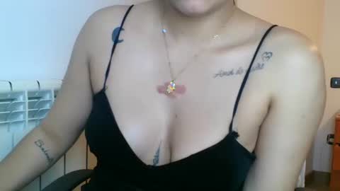 Snapshot of emmie_xxx chatting on 13, 11, 2025 emmie online show from 13, 11, 2025