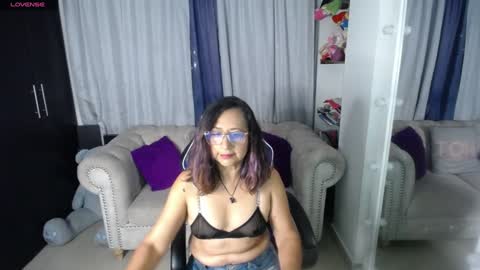 Snapshot of emmilychevalier chatting on 4, 1, 2025 Emmily online show from 4, 1, 2025