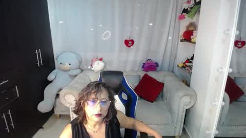 Snapshot of emmilychevalier chatting on 7, 3, 2025 Emmily online show from 7, 3, 2025