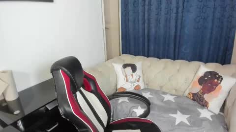 Snapshot of emmilychevalier chatting on 12, 10, 2025 Emmily online show from 12, 10, 2025