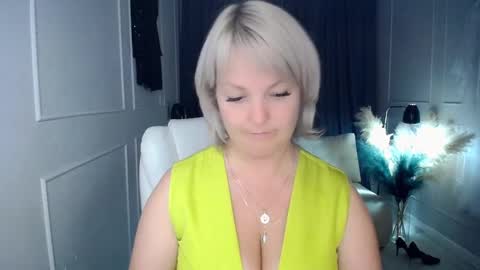 Snapshot of emmmam chatting on 7, 10, 2025 emmmam online show from 7, 10, 2025