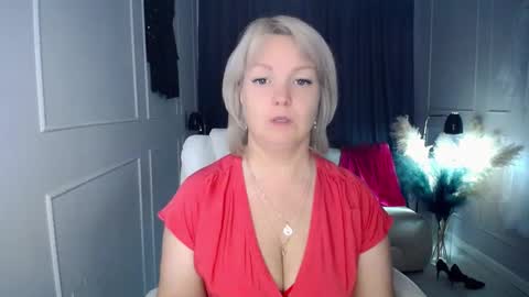 Snapshot of emmmam chatting on 9, 10, 2025 emmmam online show from 9, 10, 2025