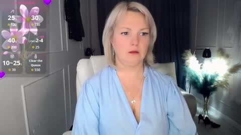 Snapshot of emmmam chatting on 13, 10, 2025 emmmam online show from 13, 10, 2025