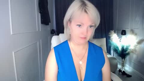 Snapshot of emmmam chatting on 14, 10, 2025 emmmam online show from 14, 10, 2025