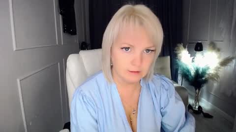 Snapshot of emmmam chatting on 20, 10, 2025 emmmam online show from 20, 10, 2025