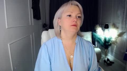 Snapshot of emmmam chatting on 9, 11, 2025 emmmam online show from 9, 11, 2025