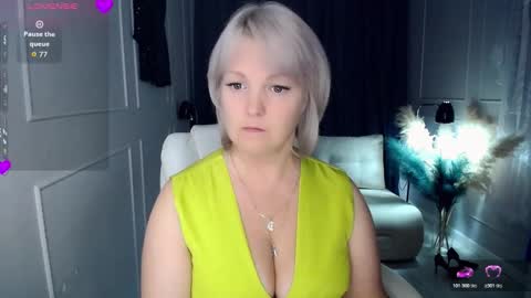 Snapshot of emmmam chatting on 10, 11, 2025 emmmam online show from 10, 11, 2025