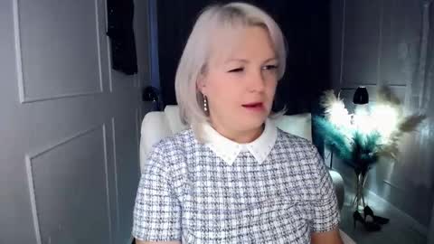 Snapshot of emmmam chatting on 13, 11, 2025 emmmam online show from 13, 11, 2025