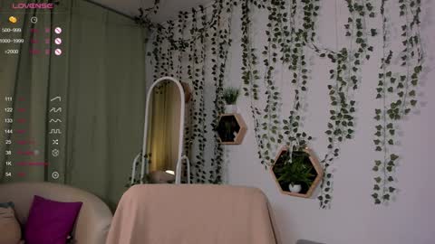 Emmy Fearon online show from 6, 12, 2024