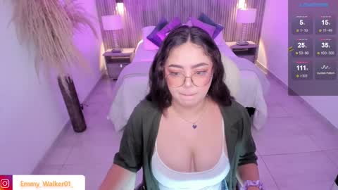 Emmy Walker online show from 14, 10, 2025