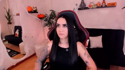 Emmy Evans  online show from 11, 10, 2025