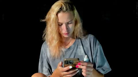 Snapshot of emmyfoxx_ chatting on 4, 10, 2025 Emmy online show from 4, 10, 2025