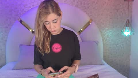 Snapshot of emy_rosse25 chatting on 24, 11, 2025 Emy online show from 24, 11, 2025