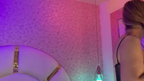 Snapshot of emy_rosse25 chatting on 4, 12, 2025 Emy online show from 4, 12, 2025