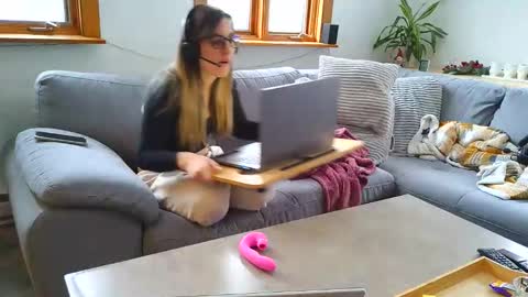 emyxxl online show from 15, 12, 2025