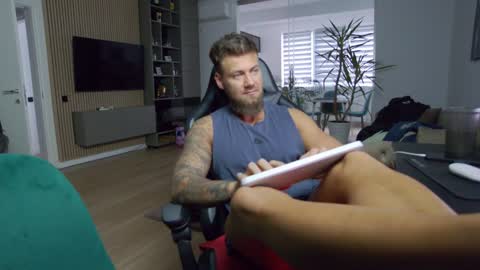 Erik online show from 5, 12, 2024