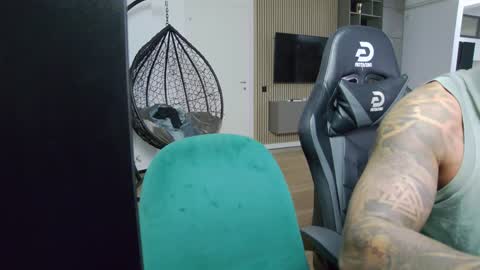 Erik online show from 5, 12, 2024