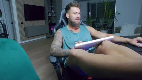 Erik online show from 12, 12, 2024